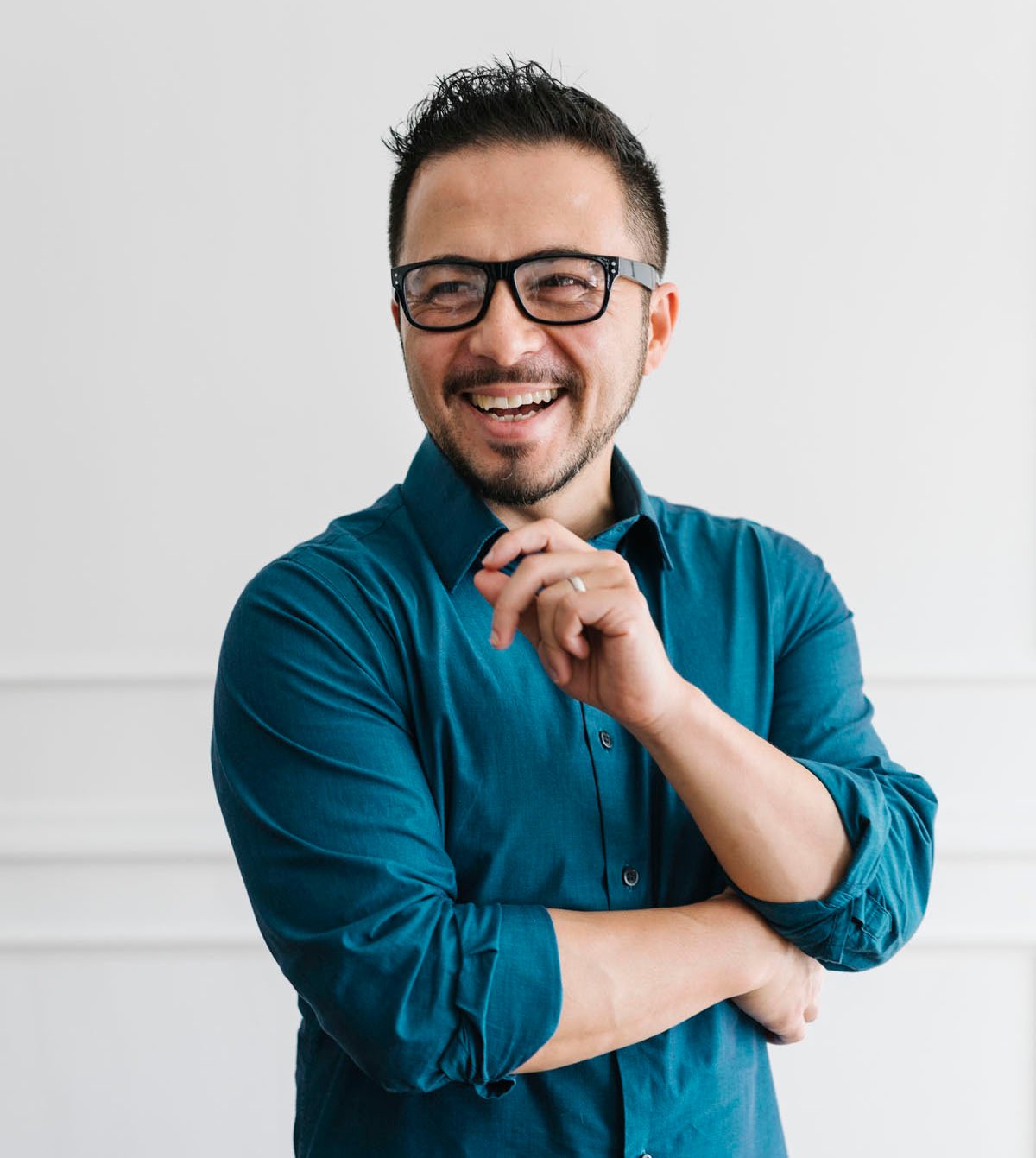 confident fashion designer 3 9AWXXRB